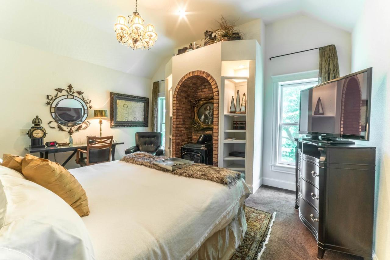 The Victoria Bed & Breakfast Bentonville Exterior foto
